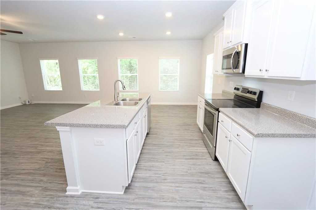 2105 Jessica Way - Photo 2 of 10