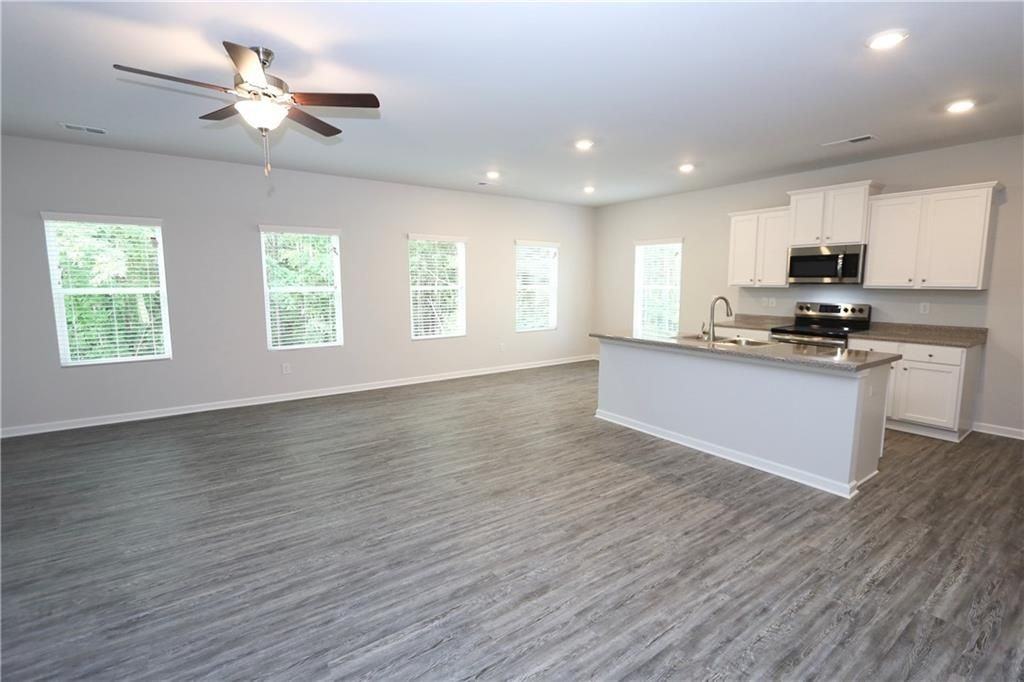 2105 Jessica Way - Photo 4 of 10