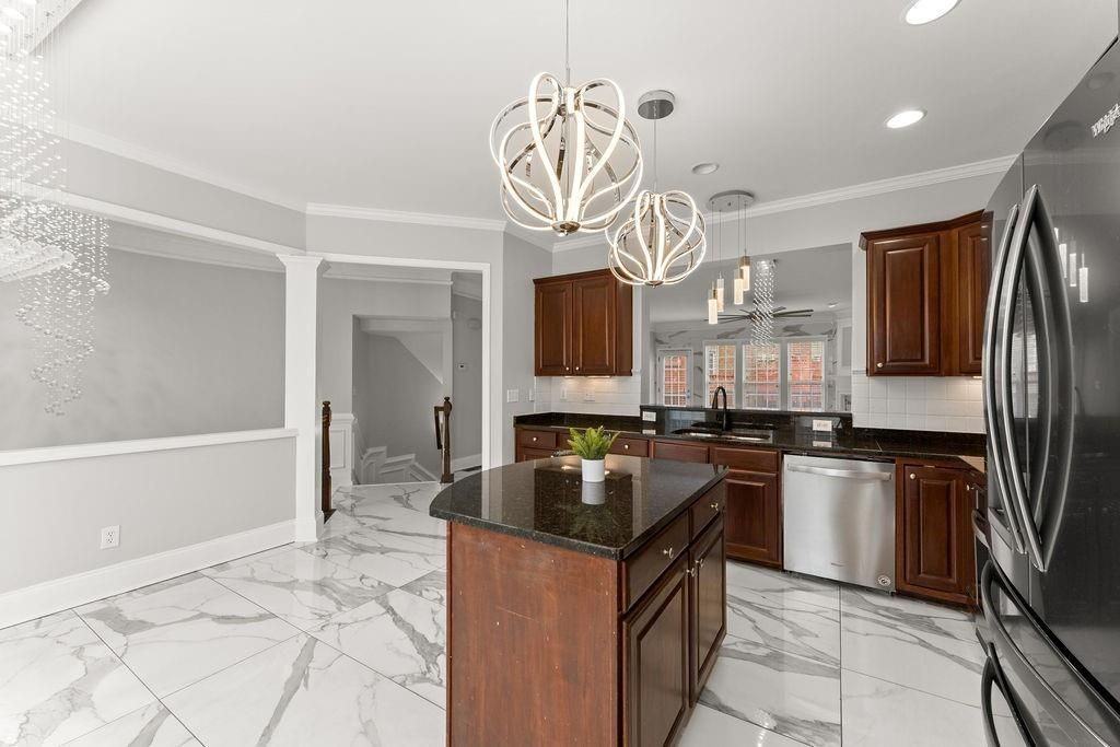 2876 Overlook Way - Photo 4 of 44