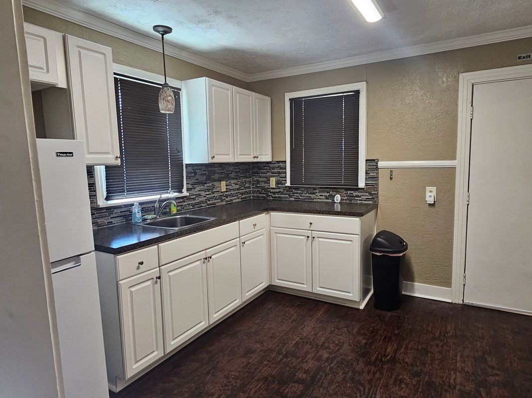 1400 S Main St - Photo 5 of 8