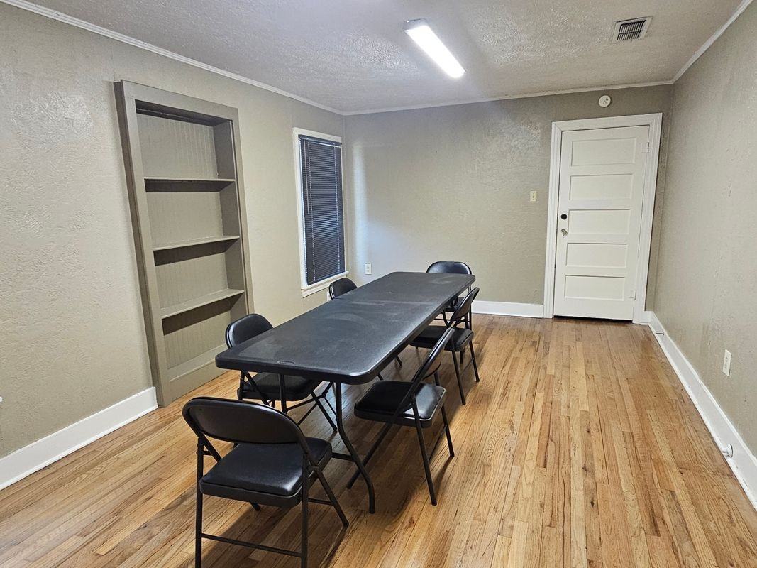 1400 S Main St - Photo 7 of 8