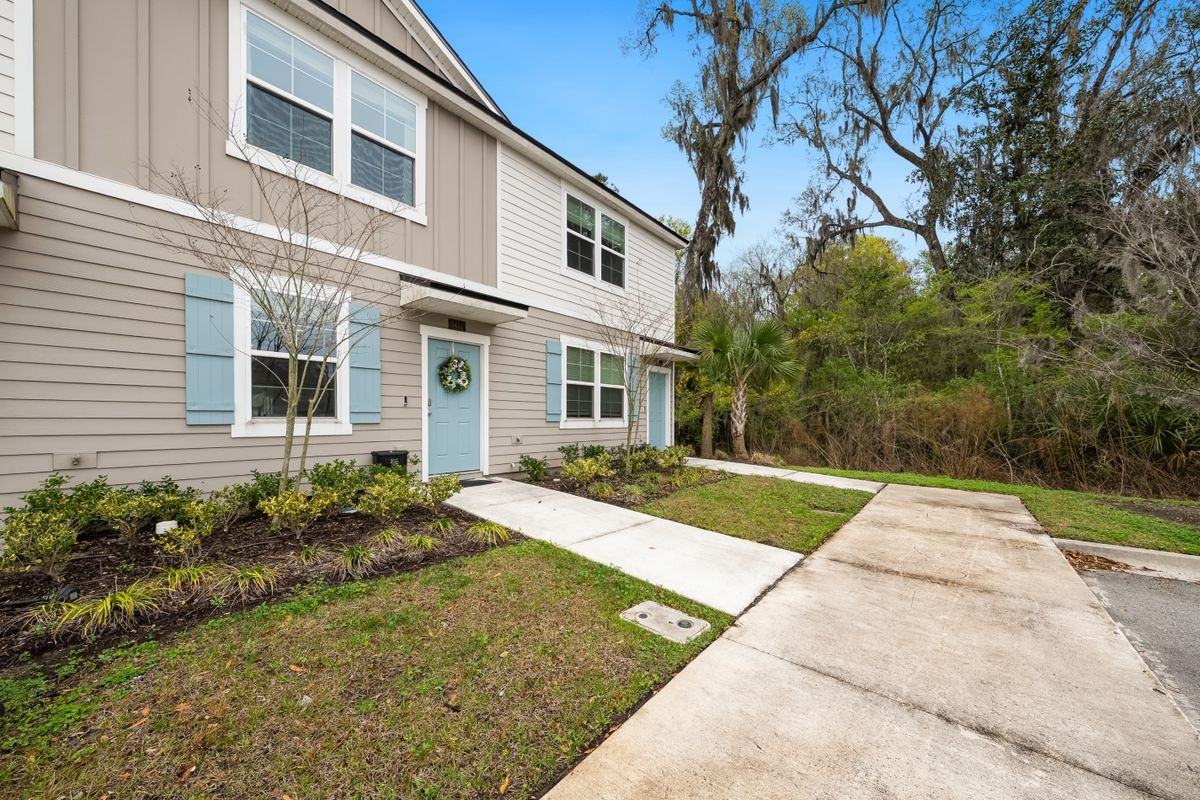 8415 Zenith Cir - Photo 2 of 28