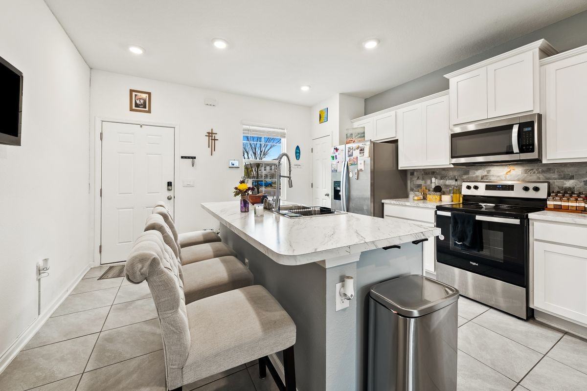 8415 Zenith Cir - Photo 4 of 28