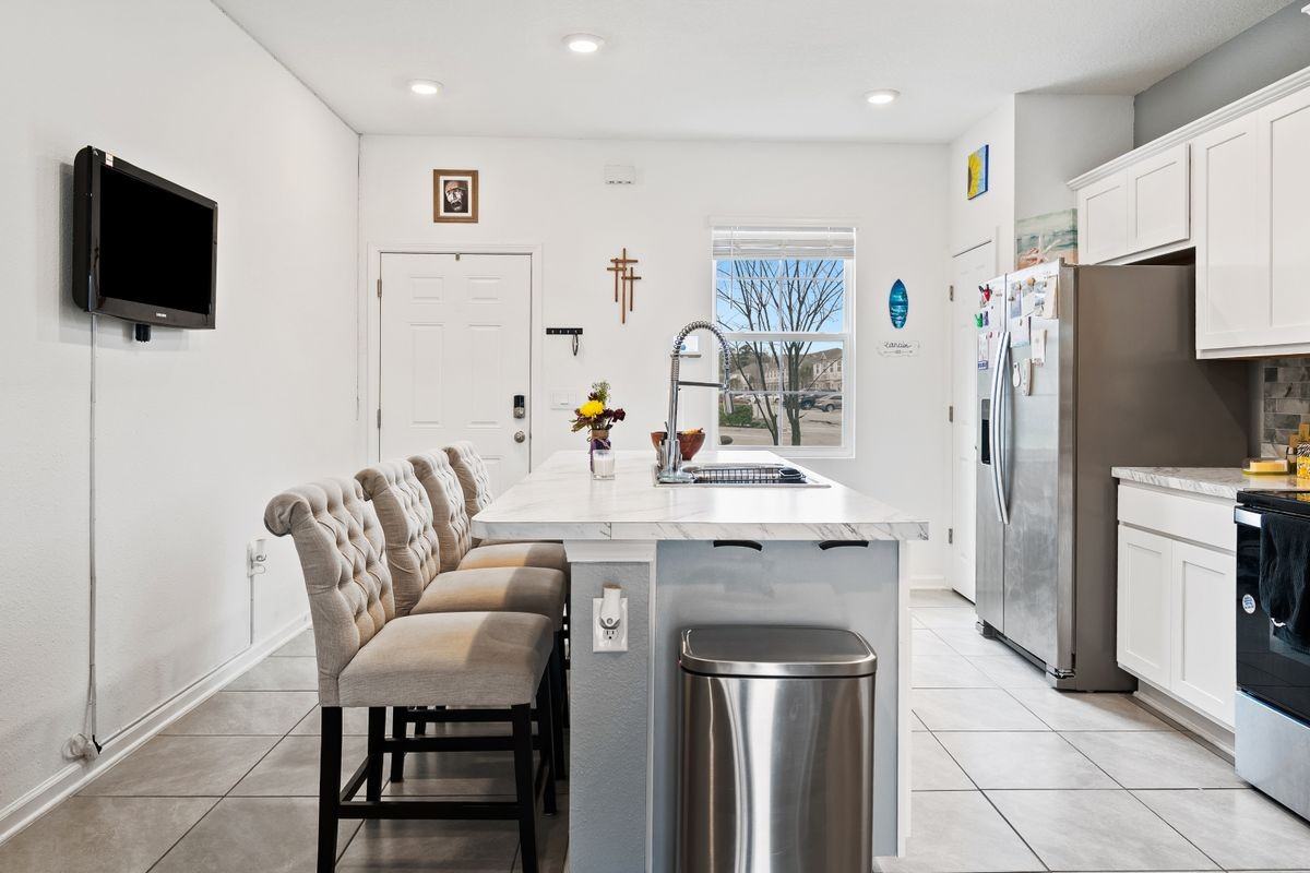 8415 Zenith Cir - Photo 6 of 28