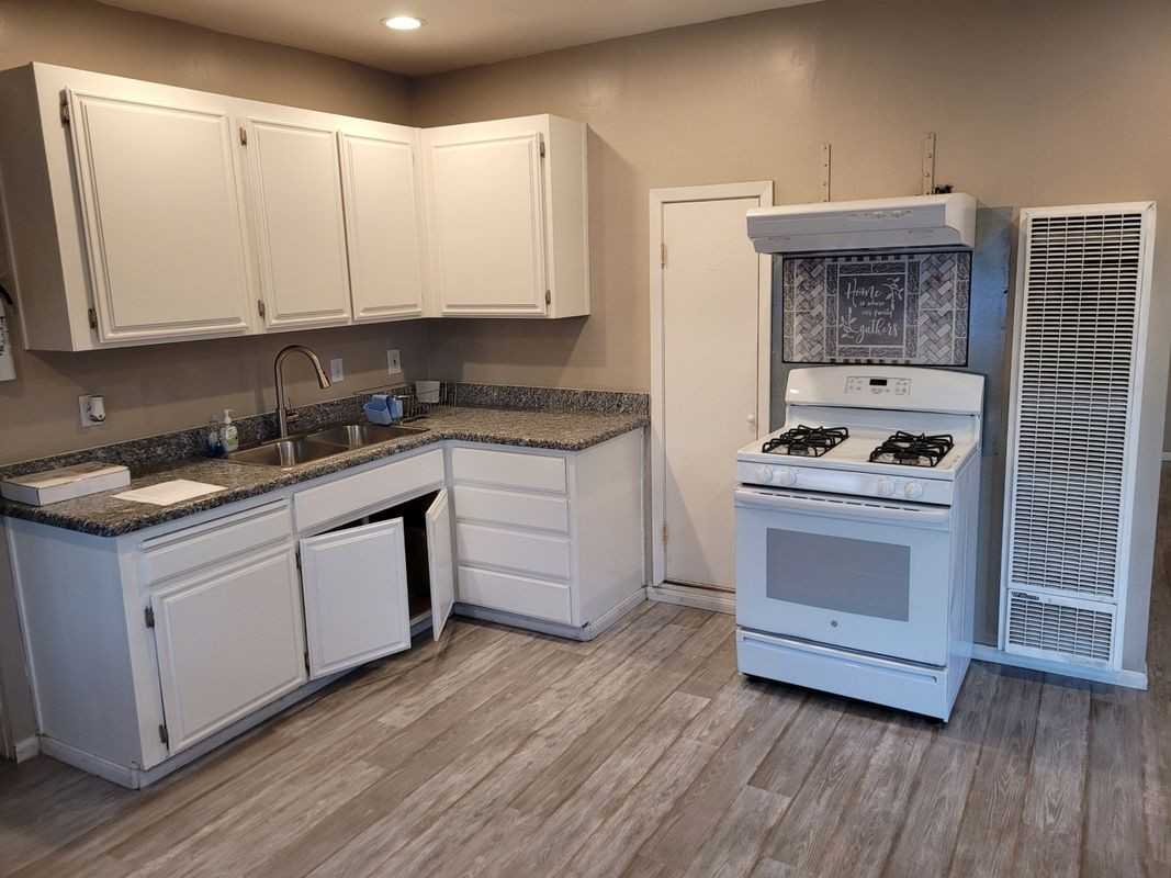 605 18th St - Photo 3 of 5