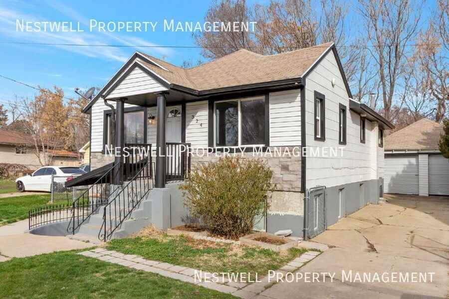 324 14th St #A - Photo 3 of 19