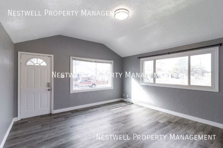 324 14th St #A - Photo 4 of 19