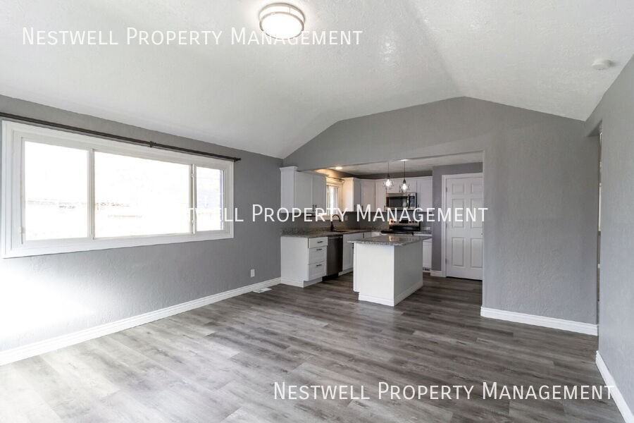 324 14th St #A - Photo 5 of 19