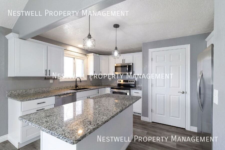 324 14th St #A - Photo 6 of 19