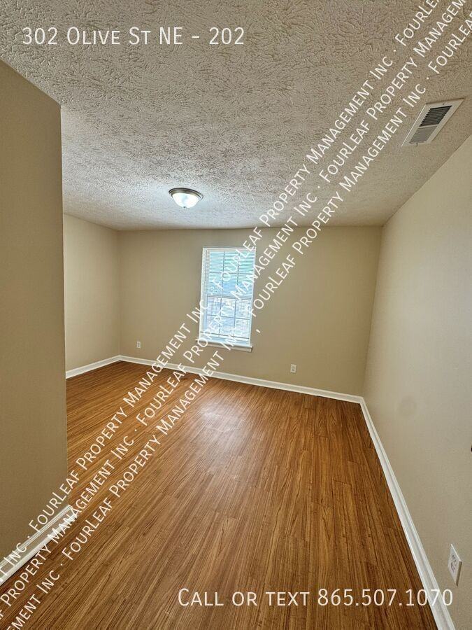 302 N Olive St #202 - Photo 2 of 8