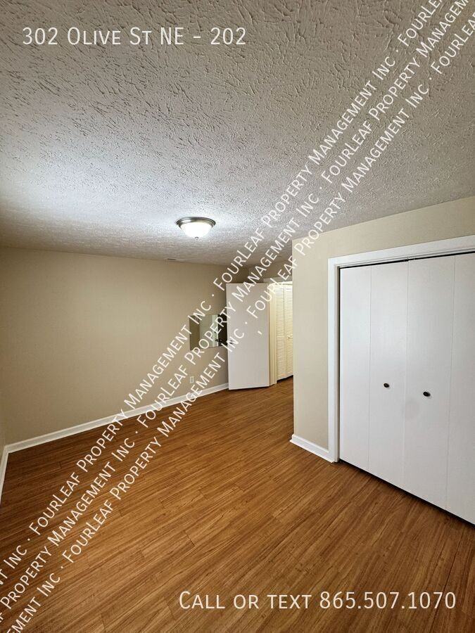 302 N Olive St #202 - Photo 3 of 8