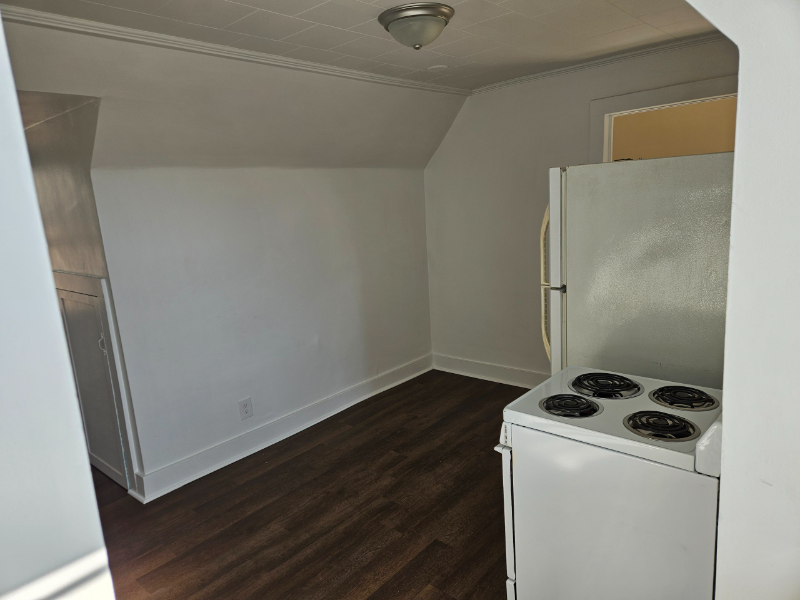 205 E 2nd St #3 - Photo 7 of 10