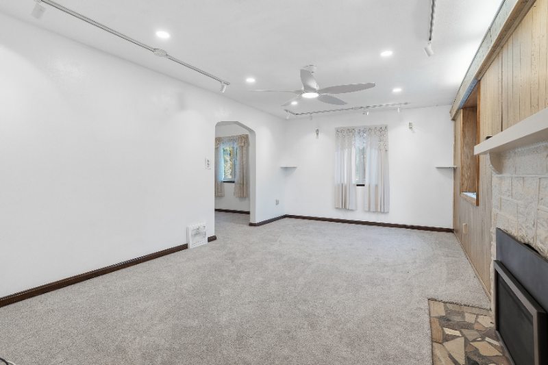 350 Broadway Dr - Photo 3 of 16