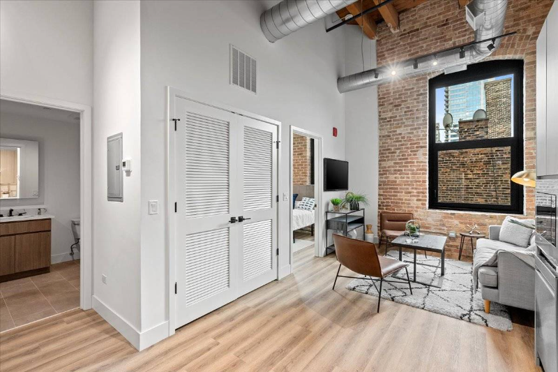 173 W Ohio St - Photo 4 of 15