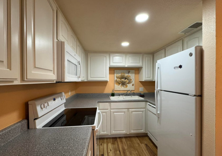 308 E Lancaster Ct #1 - Photo 3 of 9