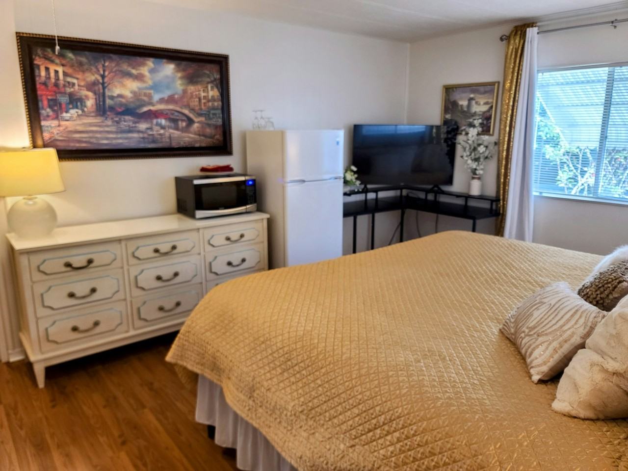 4482 King Theodore Dr, Unit 1 - Photo 5 of 17