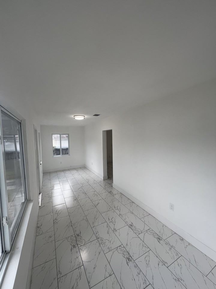 3025 Nw 32nd St #NA - Photo 2 of 10