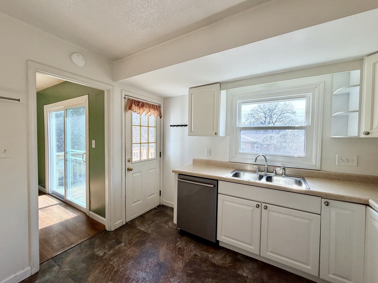 1109 W Kirby Ave #NA - Photo 3 of 30