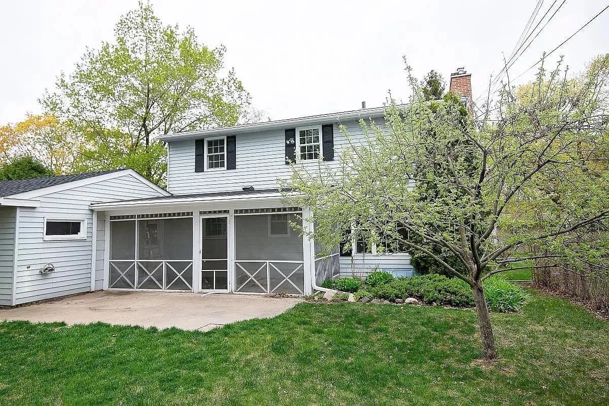 1215 Everett St S #NA - Photo 2 of 14