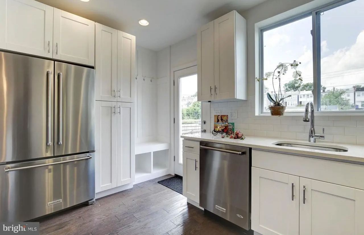 709 Hamilton St Nw - Photo 4 of 18