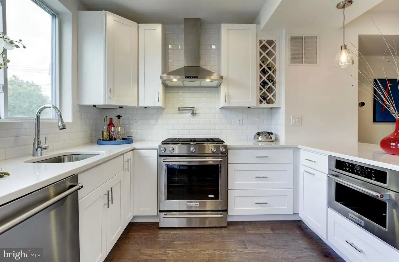 709 Hamilton St Nw - Photo 6 of 18