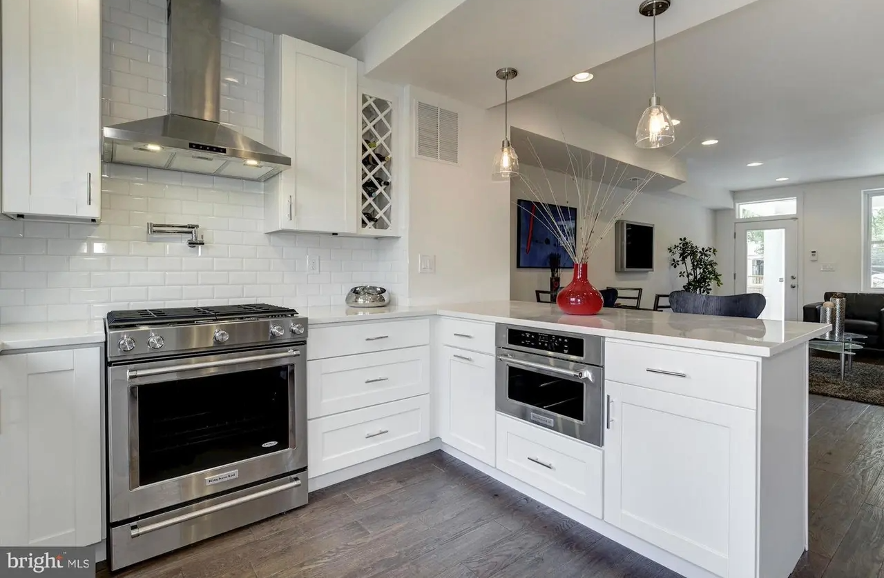 709 Hamilton St Nw - Photo 7 of 18