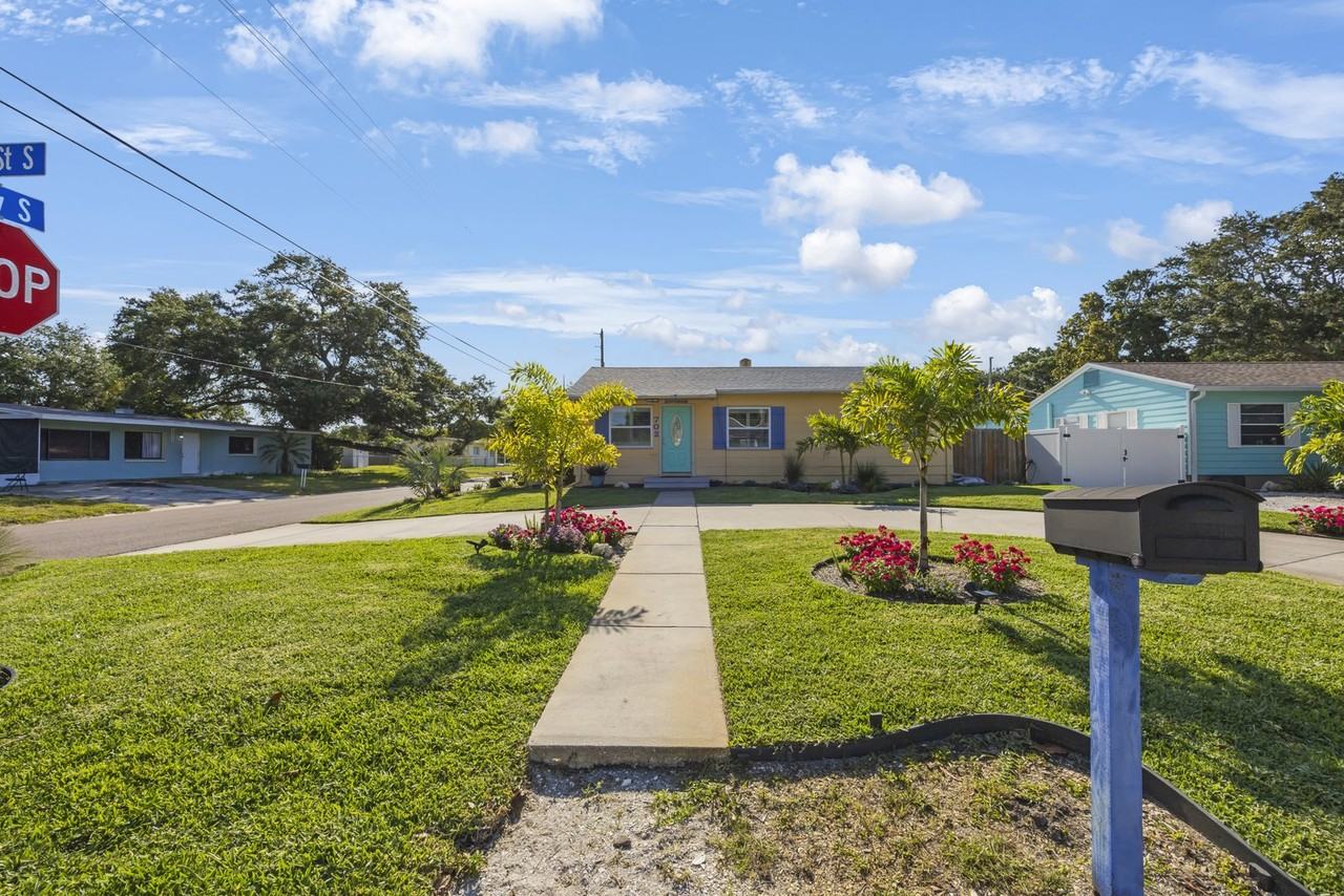 702 Gray St S #NA - Photo 2 of 16