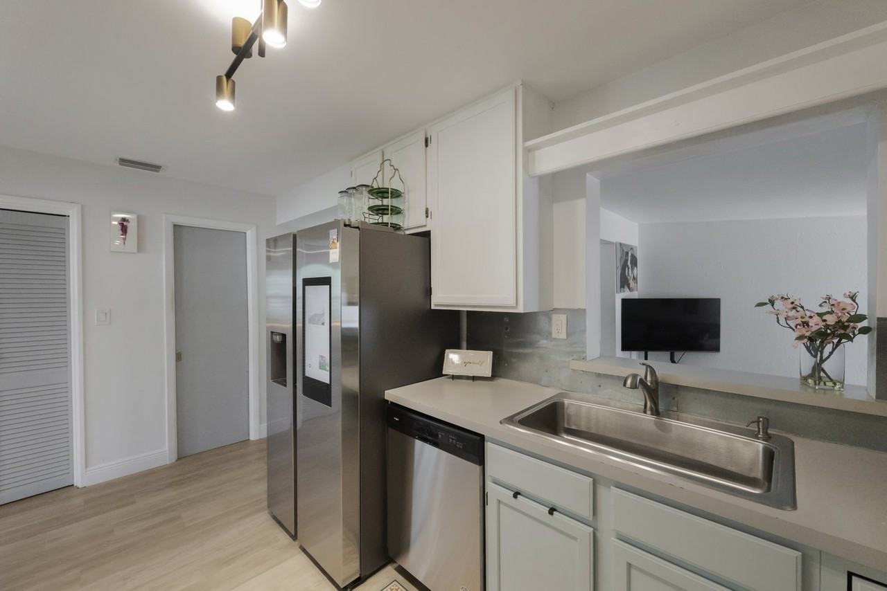 702 Gray St S #NA - Photo 5 of 16