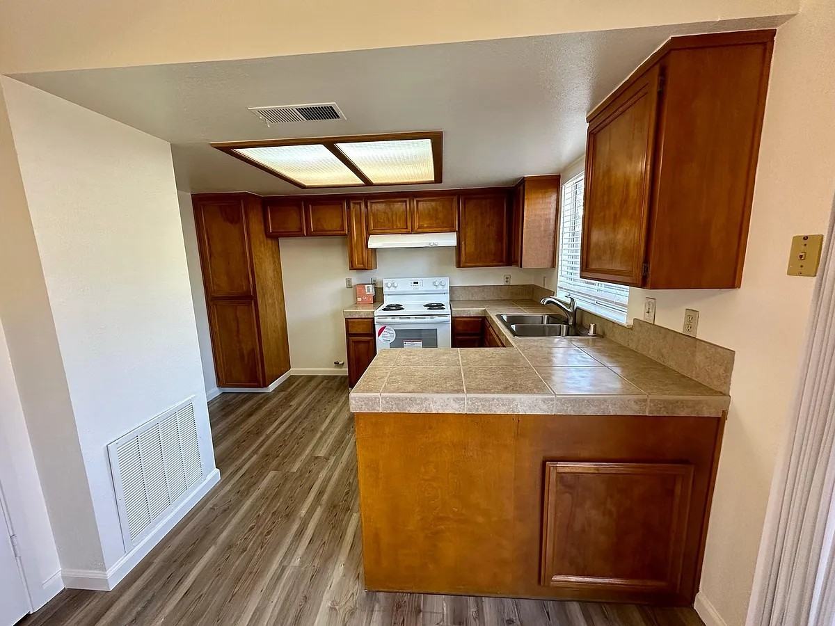 4904 N Arthur Ave #104 - Photo 5 of 14