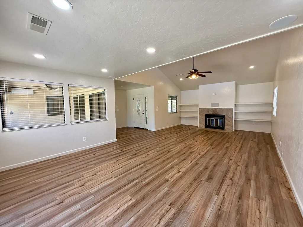 5420 N Forkner Ave #105 - Photo 7 of 26