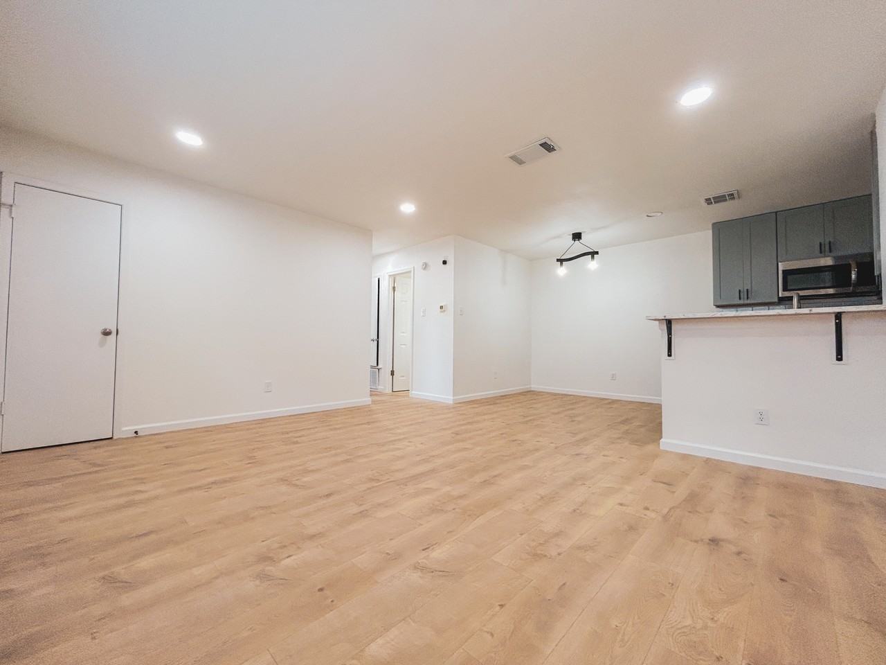 1815 Gracy Farms Ln #NA - Photo 2 of 15