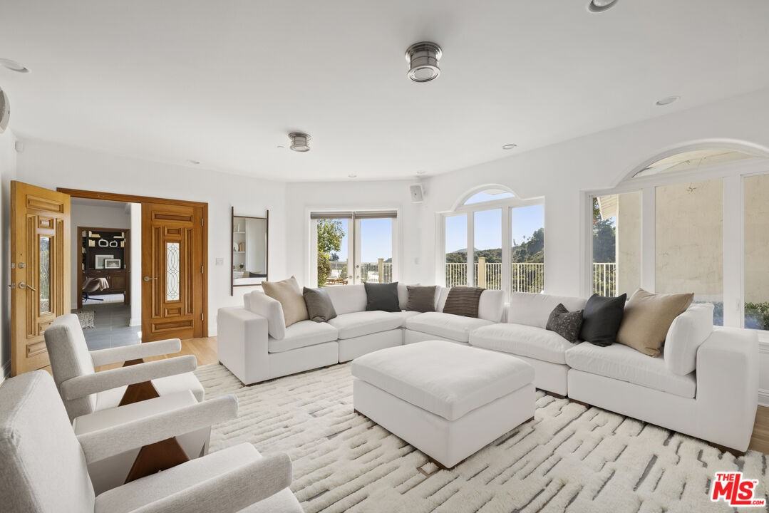 1939 Stradella Rd #1 - Photo 4 of 23