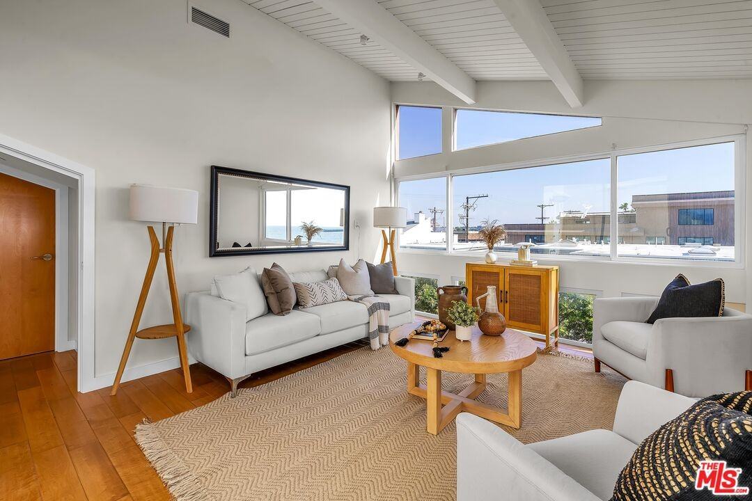 4 Lighthouse St #13 - Photo 3 of 36