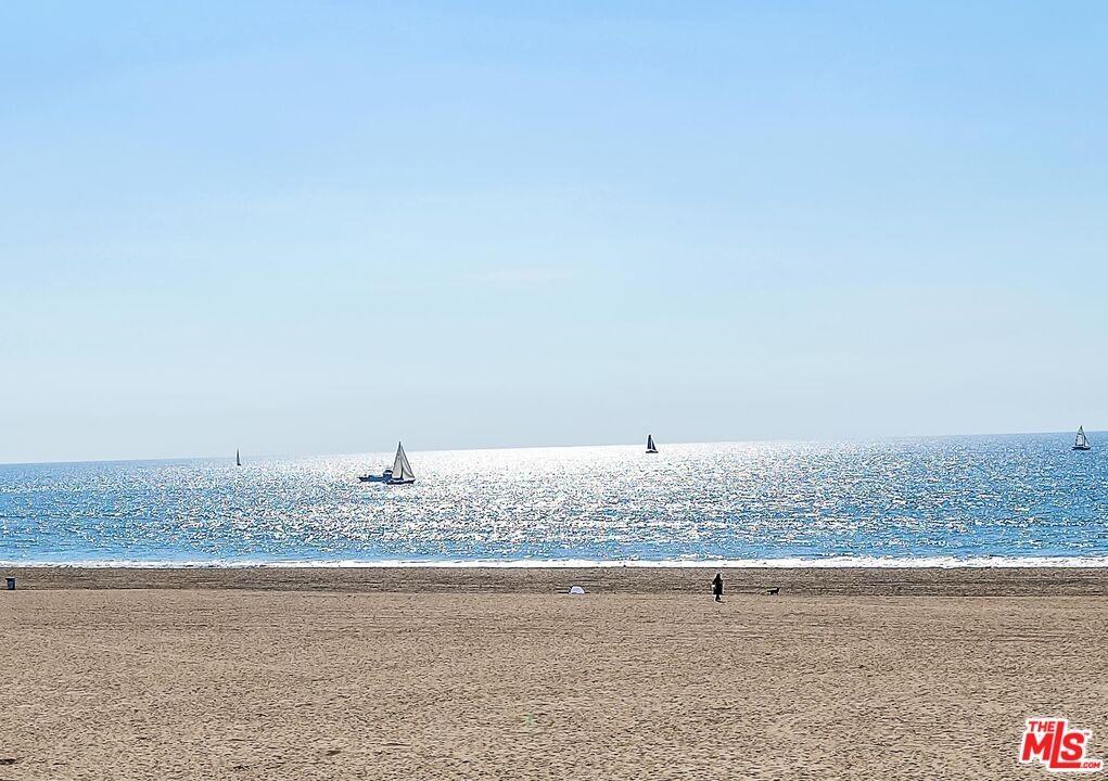 4 Lighthouse St #13 - Photo 5 of 36