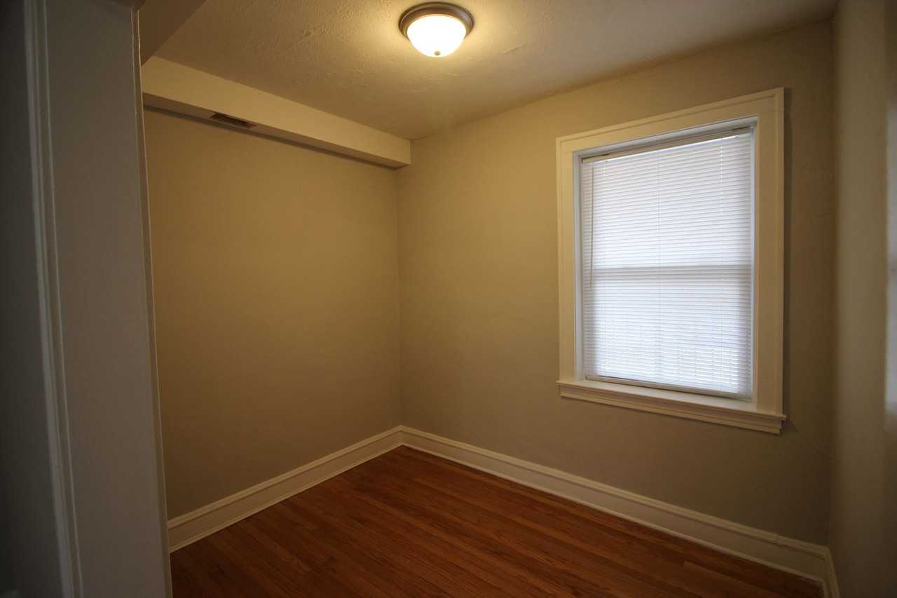 4950 W Berteau Ave #1 - Photo 5 of 8