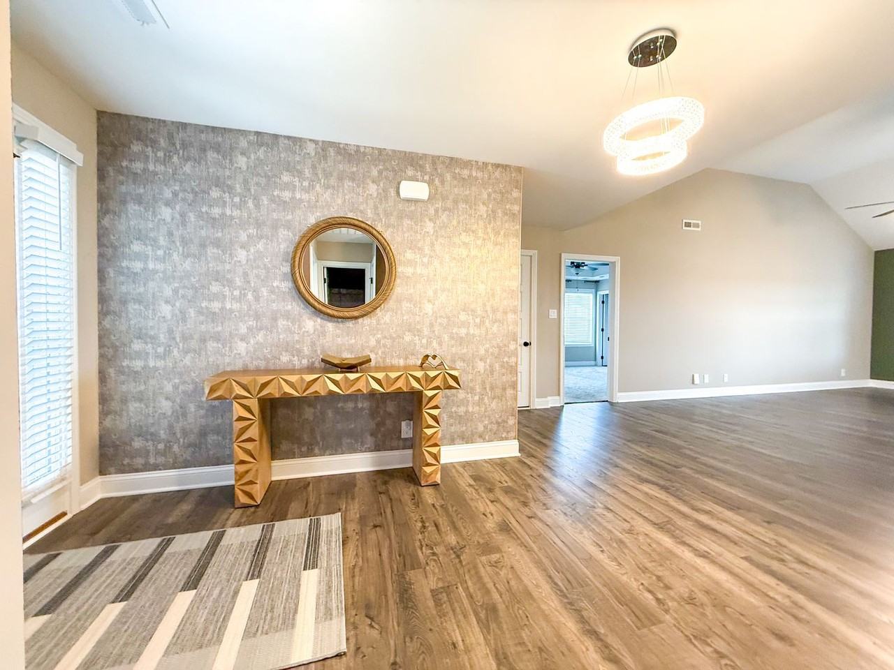 113 Ralph Ct - Photo 3 of 27