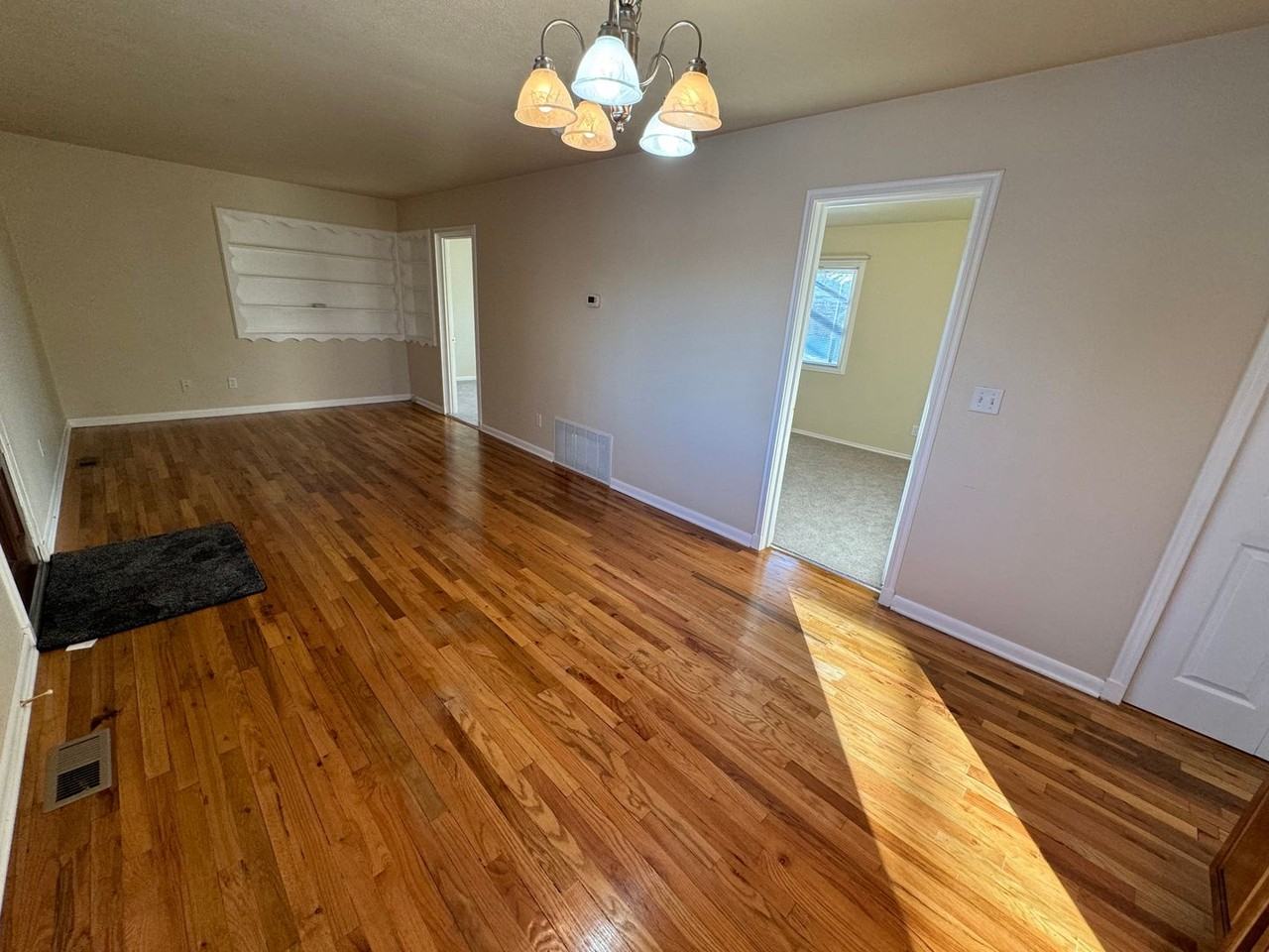 6447 S Louthan St - Photo 4 of 20