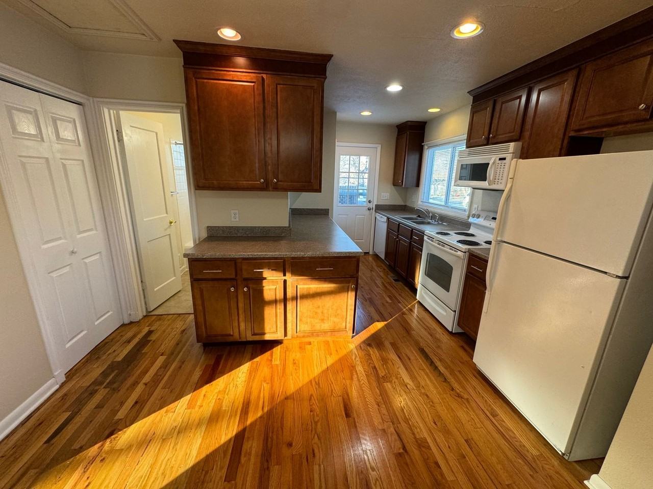 6447 S Louthan St - Photo 6 of 20