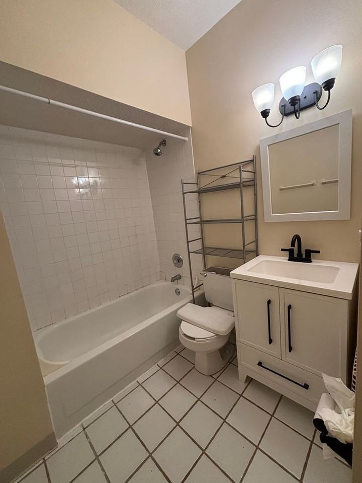 1741 Middlehurst Rd - Photo 5 of 11
