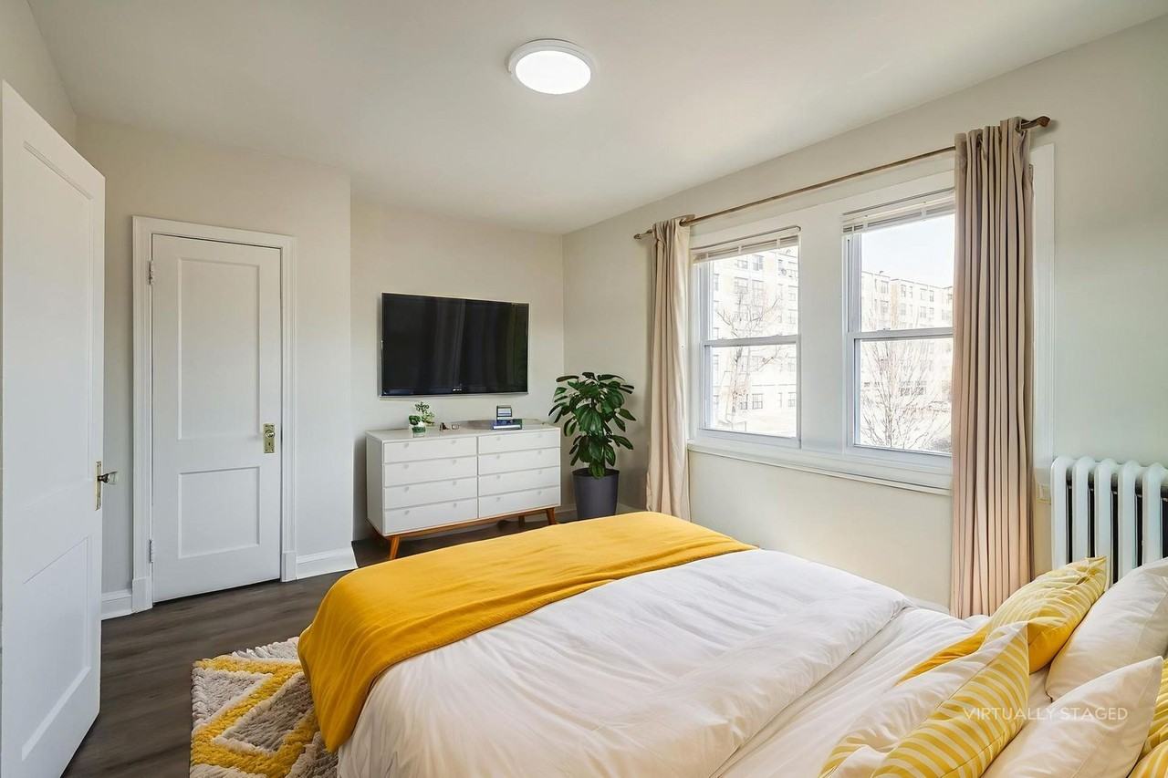 723 12th St Se - Photo 2 of 19