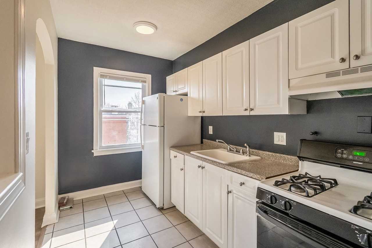 723 12th St Se - Photo 3 of 19