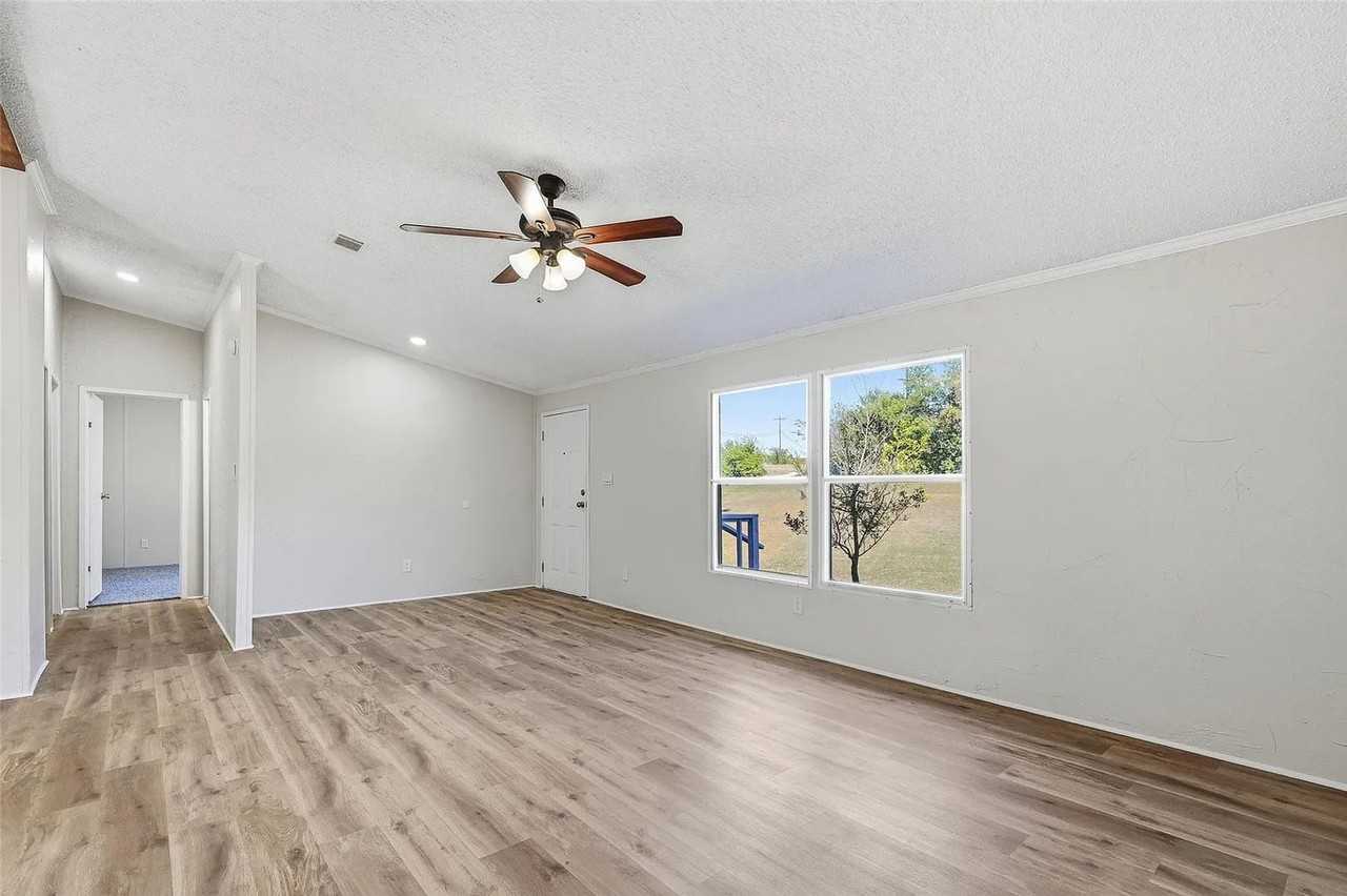 2645 Bryant St - Photo 4 of 32