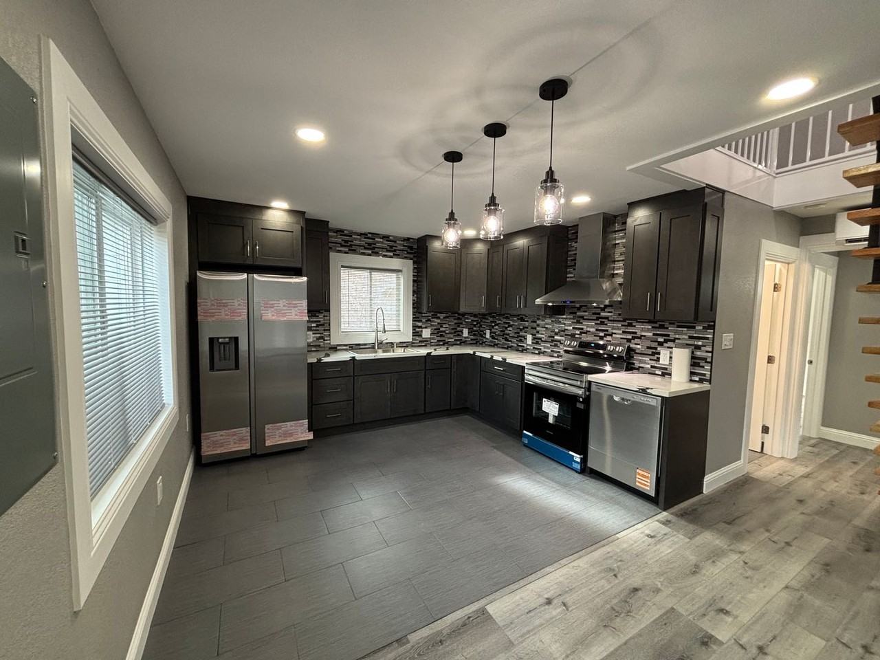 2171 Olympic Blvd - Photo 4 of 30