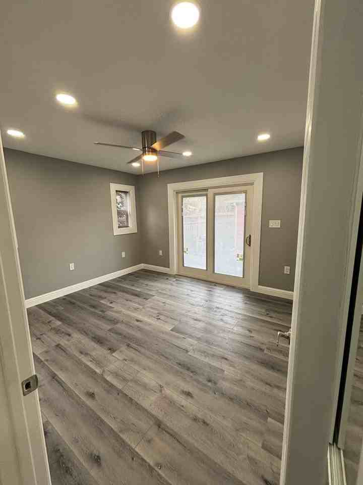 2171 Olympic Blvd - Photo 6 of 30