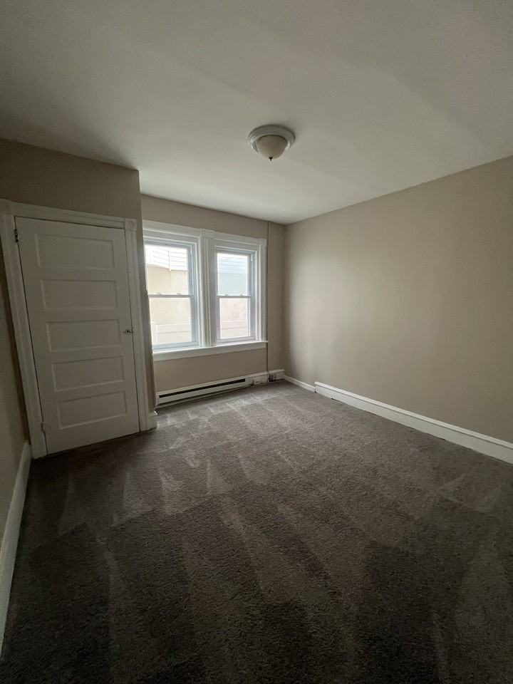 228 East Garfield Avenue - Photo 3 of 12