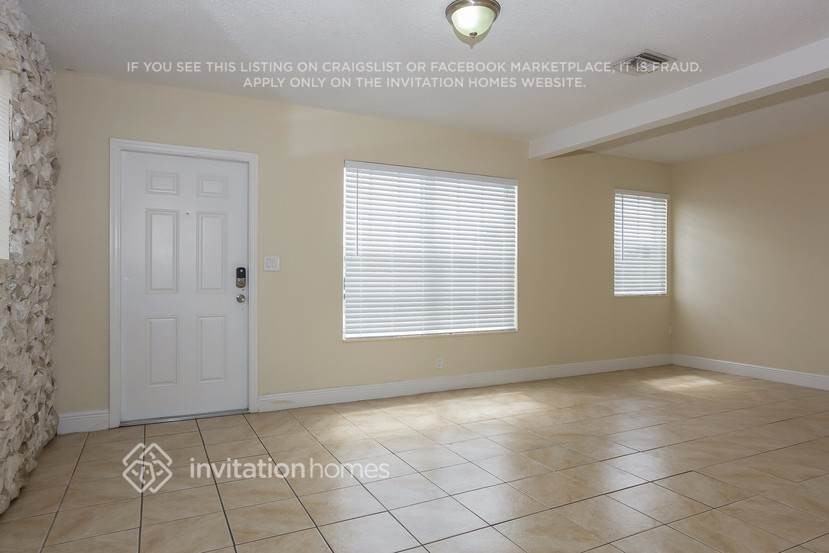 810 N 69th Ave - Photo 2 of 14