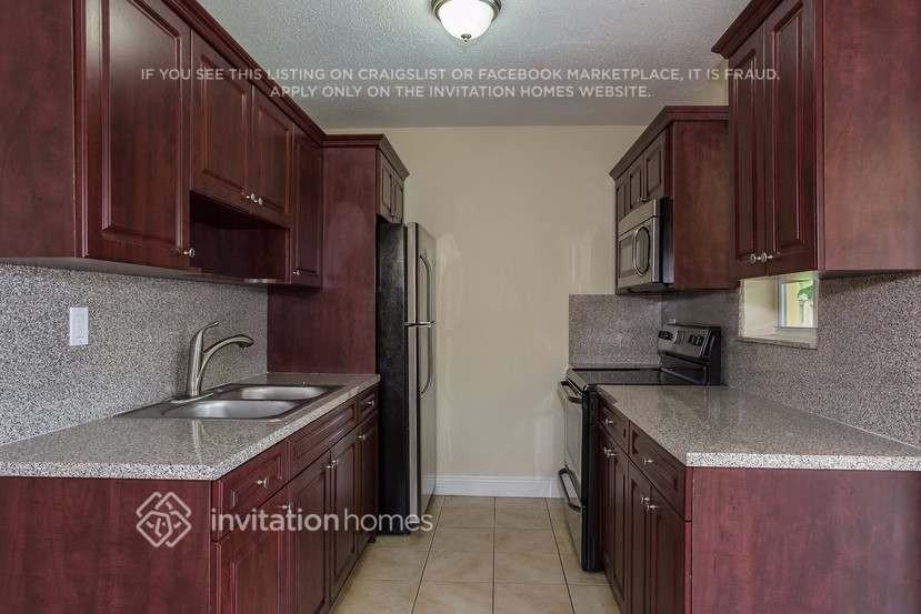 810 N 69th Ave - Photo 7 of 14