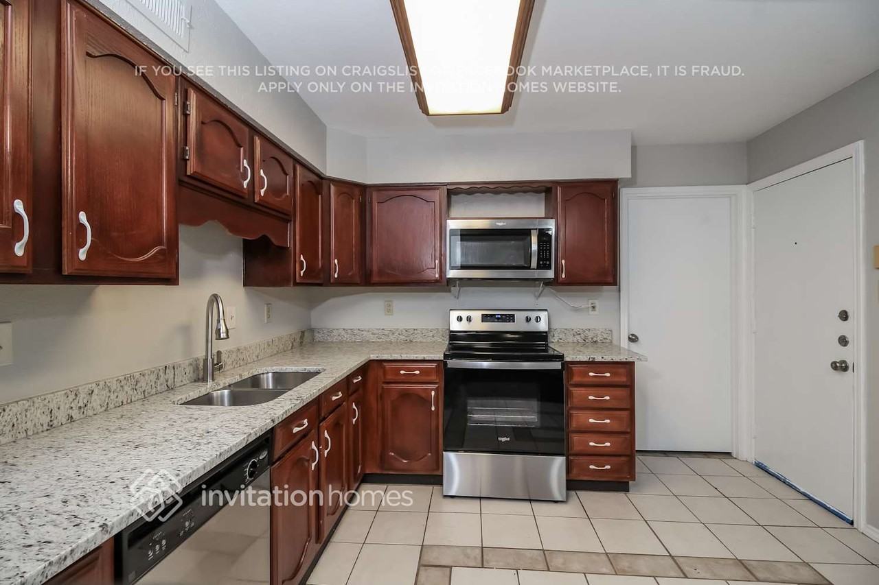 1325 Clearview Dr - Photo 6 of 16