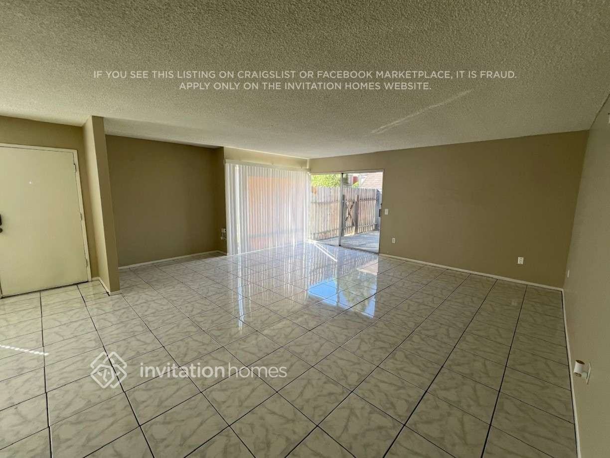 6059 Avenue Juan Diaz - Photo 3 of 12