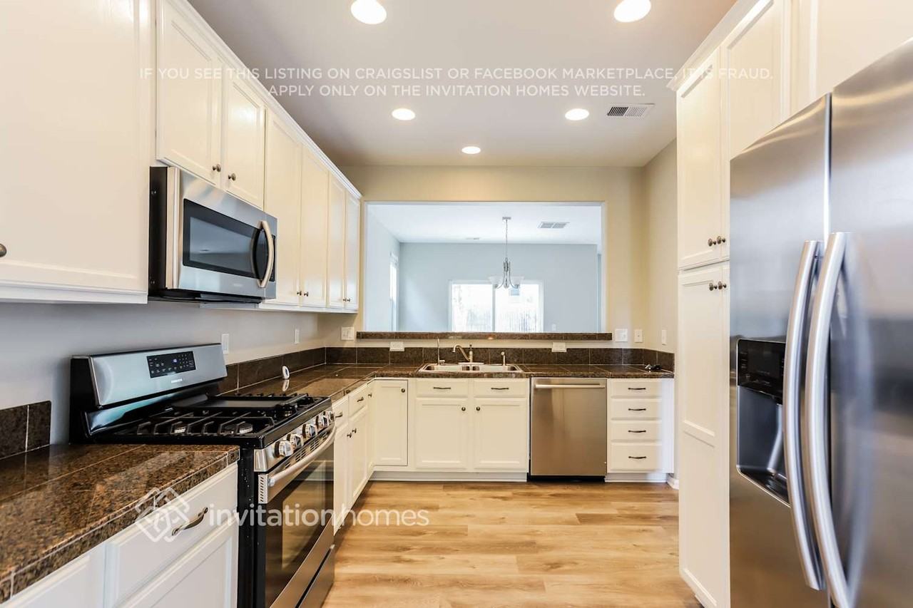 16424 E 97th Ave - Photo 5 of 15